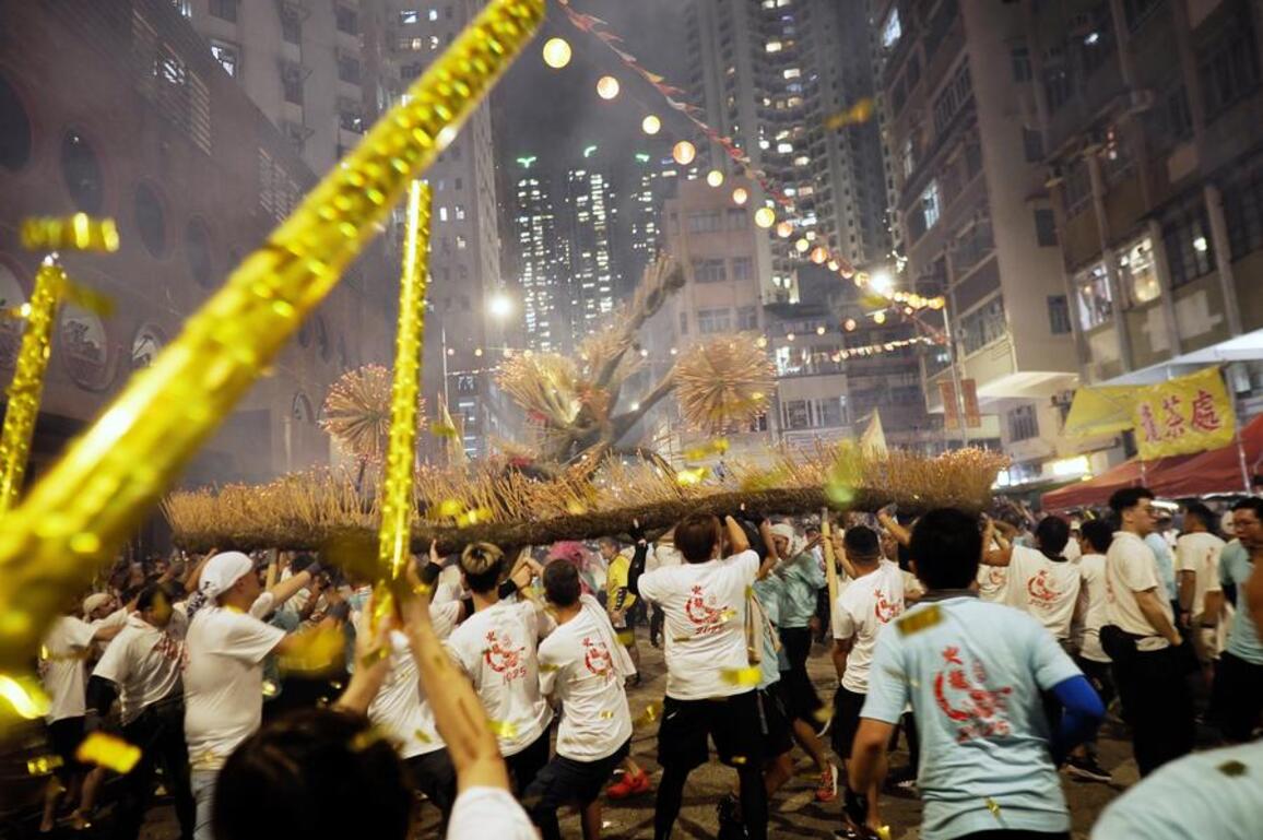 Mid-Autumn Festival lights up in Hong Kong with fire dragon dance, lantern carnival