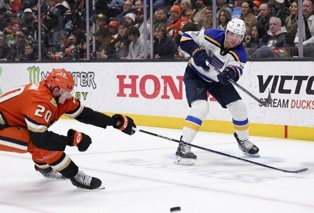 Brayden Schenn's two-goal night guides Blues past Ducks