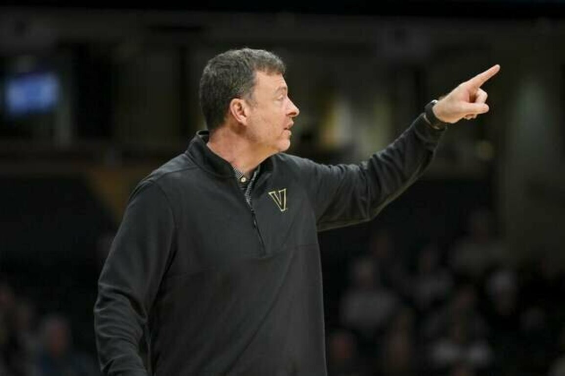 Duke Miles carries No. 24 Vanderbilt past Saint Mary's 96-71