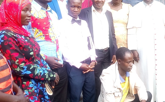 Omusumba JB Kaggwa n'abakulembeze b'abavubuka abaamukyalidde e Masaka Omusumba JB Kaggwa n'abakulembeze b'abavubuka abaamukyalidde e Masaka