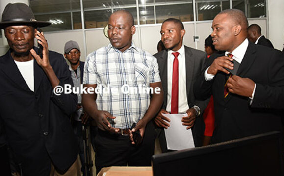 okuva ku kkono: Abtex, Bajjo ne Lukwago ku ddyo okuva ku kkono: Abtex, Bajjo ne Lukwago ku ddyo
