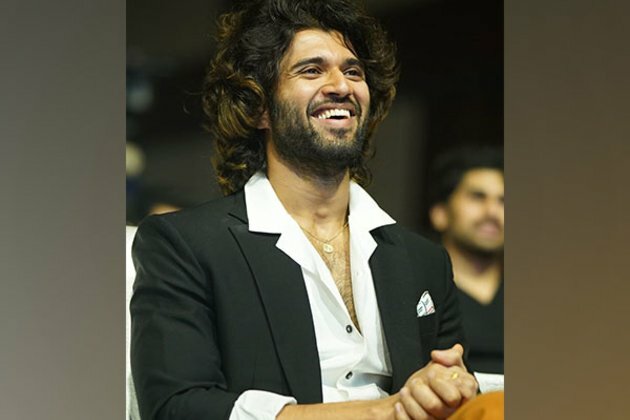 Vijay Deverakonda sets internet on fire in black shirt