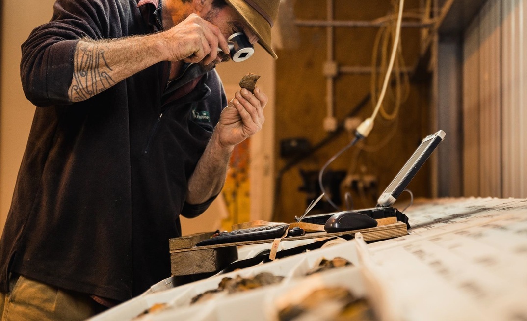 Talking a new look at Auld Creek. Credit: Siren Gold.