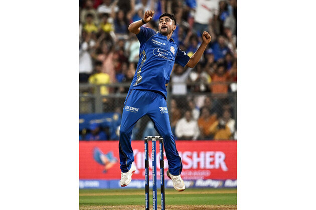 MI pacer Ashwani speaks on bowling with new ball, working with Malinga ahead of SRH clash