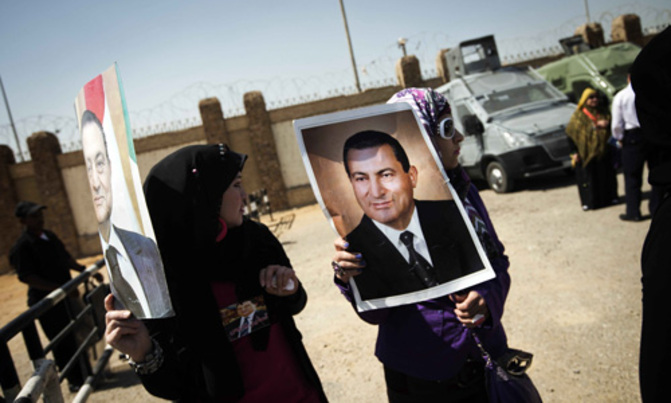 Egypt's Mubarak back in court for retrial Egypt's Mubarak back in court for retrial