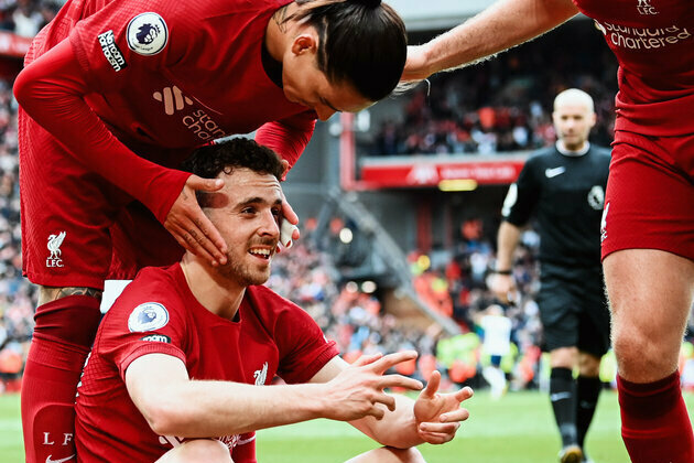 Liverpool defeat Tottenham to keep CL race alive