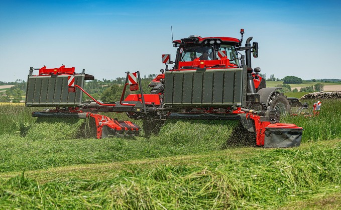 High output, professional spec grass machinery is SIP's trademark; the Disc HD mower combination range includes this 10m working width DISC HD 1000 D FS model with swath conveyor.
