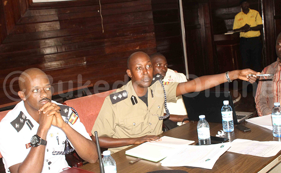 Akulira okukwasisa amateeka mu KCCA, Rusoke Katumwa ku ddyo. Ku kkono ye Norman Musinga akulira poliisi y'ebidduka mu Kampala South nga basomesa ab'ebidduka amateeka amapya. Akulira okukwasisa amateeka mu KCCA, Rusoke Katumwa ku ddyo. Ku kkono ye Norman Musinga akulira poliisi y'ebidduka mu Kampala South nga basomesa ab'ebidduka amateeka amapya.