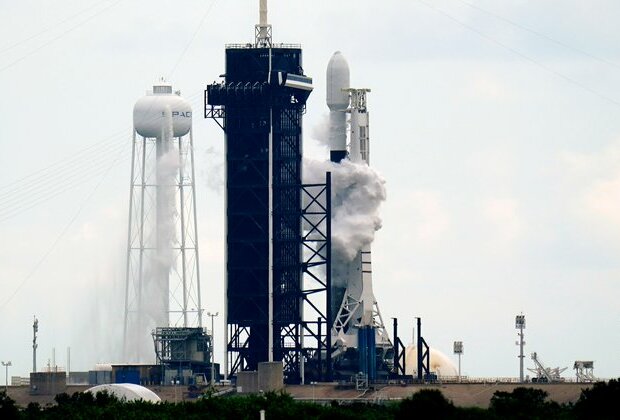 SpaceX Launches 60 Satellites From Kennedy Space Center