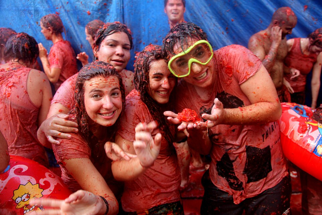 Thousands join Spain’s La Tomatina festival in Buñol 