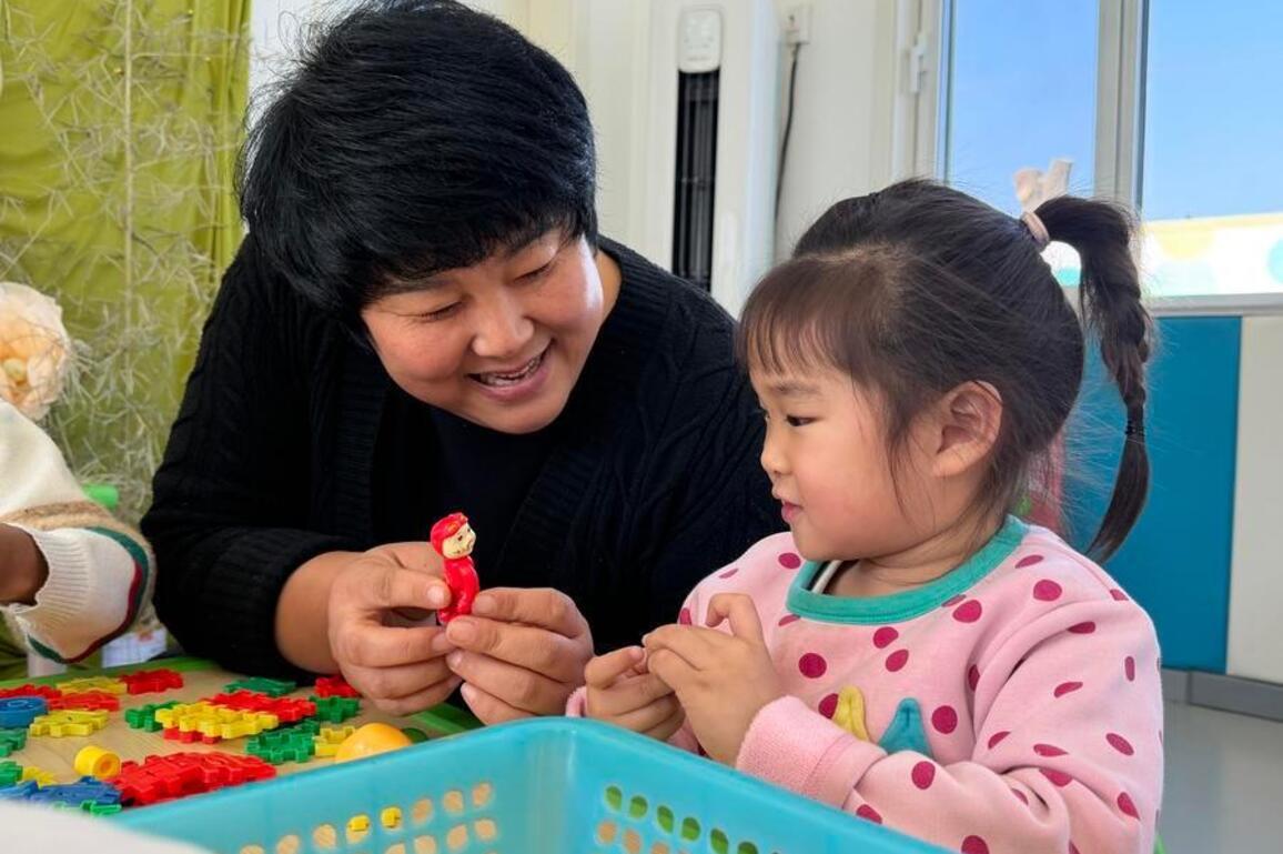 Cradle next to a greenhouse: China brings daycare to the fields