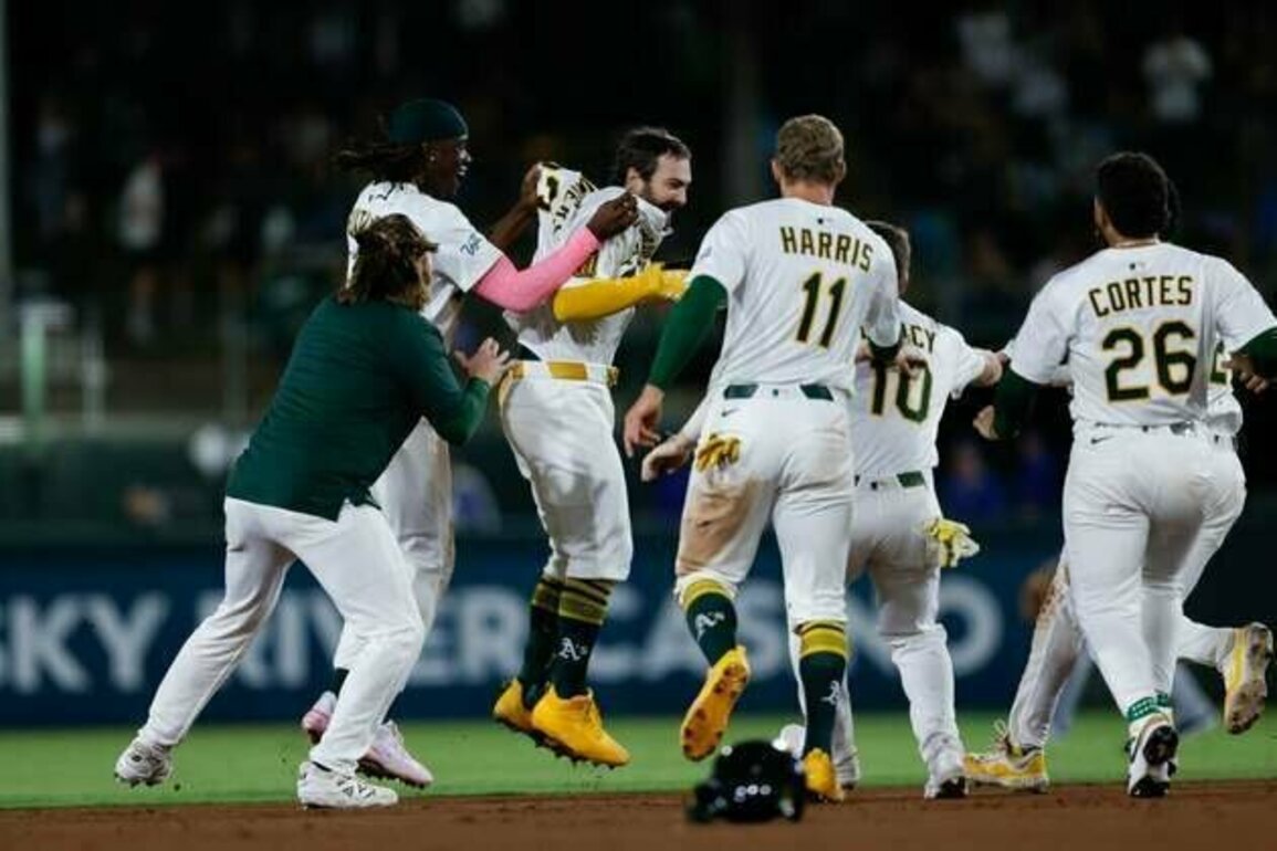 Athletics walk off vs. Royals on Shea Langeliers' double