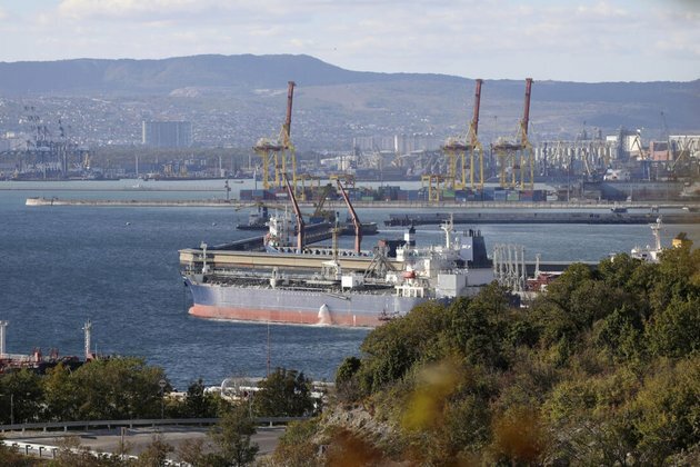 European Union members near deal on Russian oil price cap