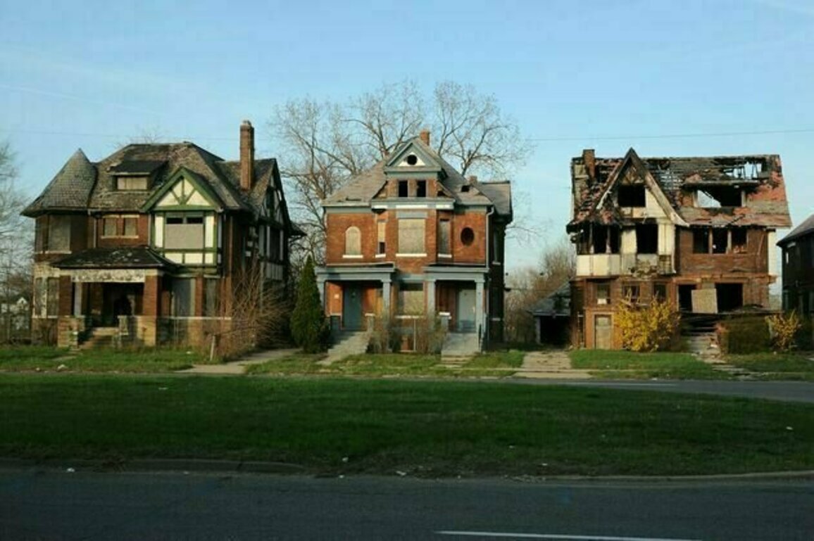 Knocking down abandoned buildings has a lot of benefits for Detroit - but it's costly for cities