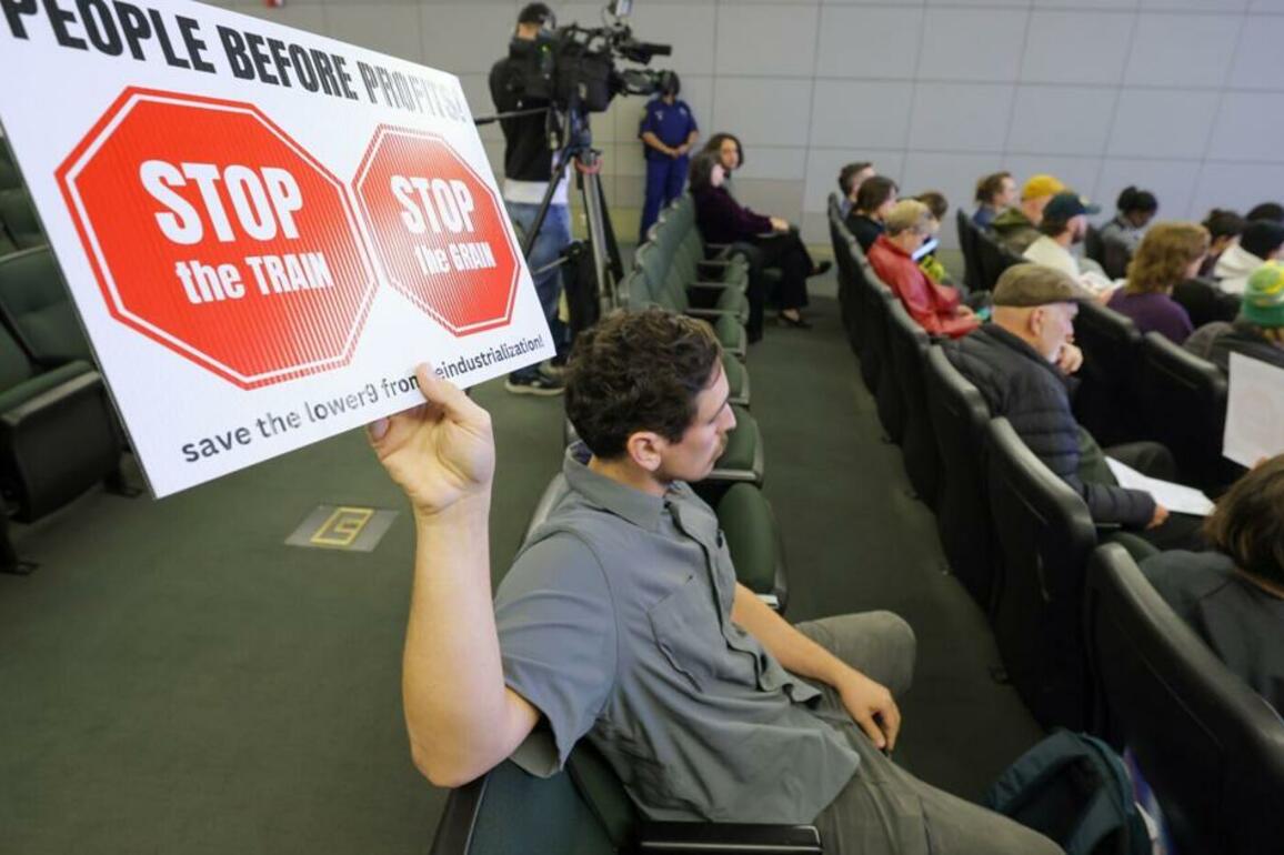 Letters- In grain terminal fight, it's David versus Goliath