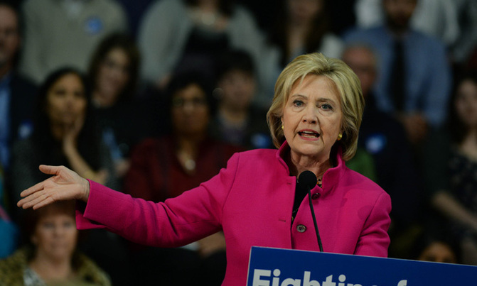 Clinton slams unrealistic Sanders 'promises' in debate Clinton slams unrealistic Sanders 'promises' in debate