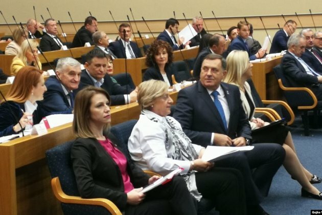 Bosnian Serb Parliament Moves To Reject Powers Of High Representative