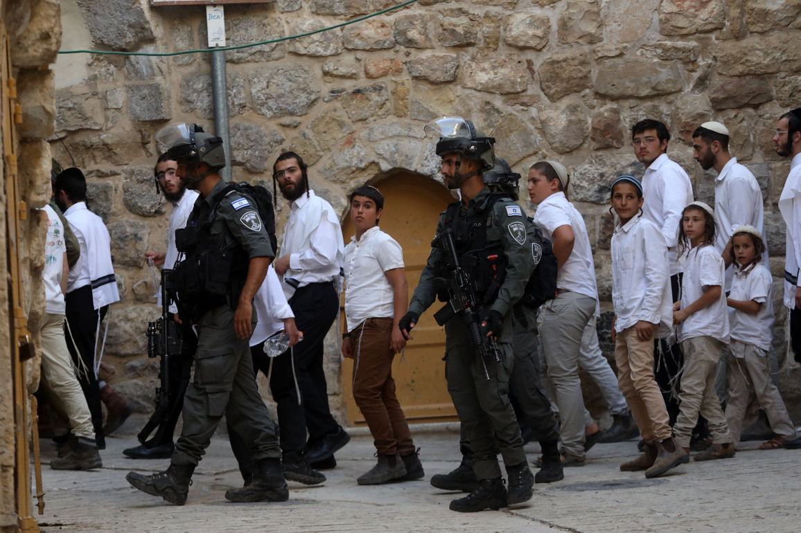 MIDEAST-HEBRON-ISRAELI SETTLERS-MILITARY PROTECTION