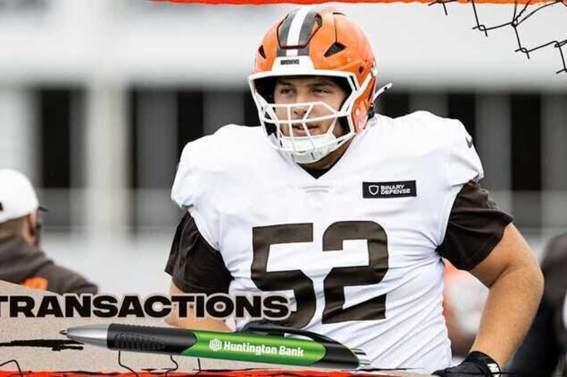 Browns sign OL Garrett Dellinger to the active roster