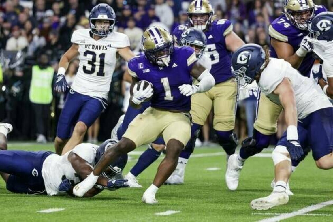Jonah Coleman, Washington run all over UC Davis