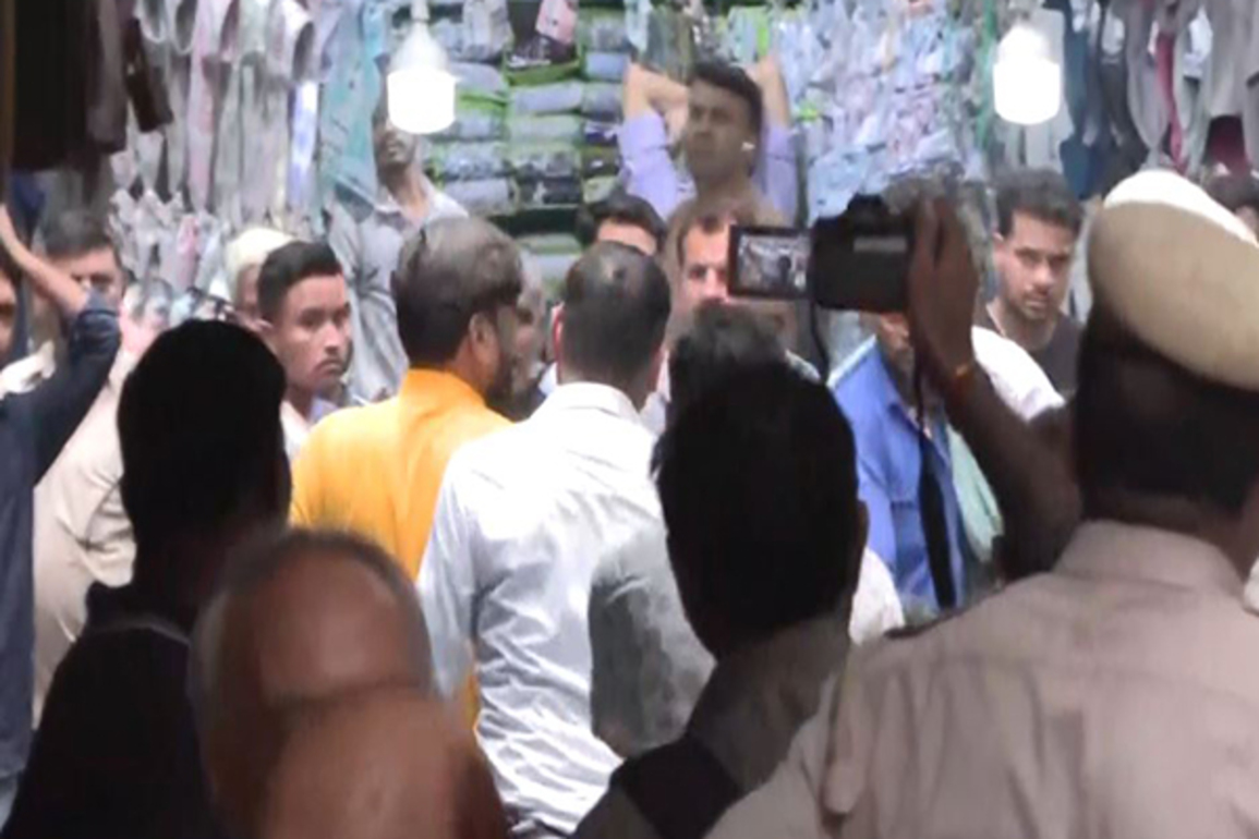 Delhi: Man sloganeering against MLA at CM Rekha Gupta's public meeting apprehended