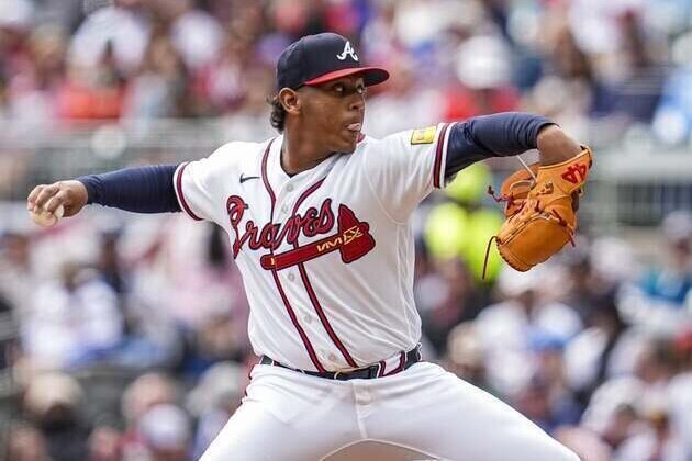 Braves option pitching prospect Didier Fuentes, call up Martin Perez