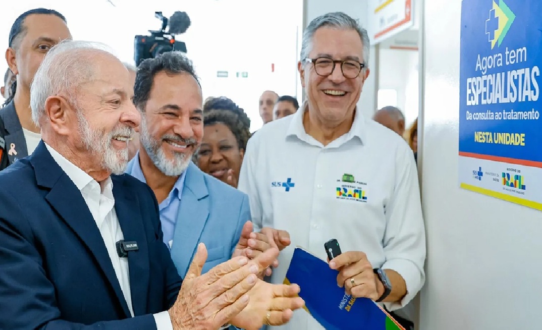Lula ao lado do presidente da Amig e prefeito de Itabira, Marco Antônio Lage