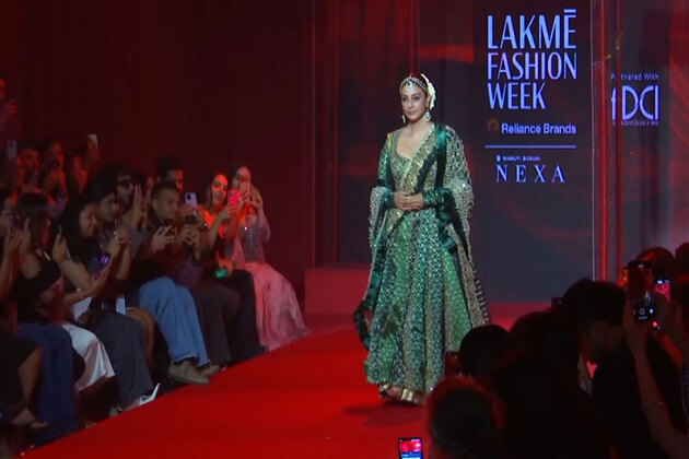 Lakme Fashion Week 2025: Tabu exudes modern tradition in sparkling Anarkali as she walks ramp for ITRH's 'Noor'