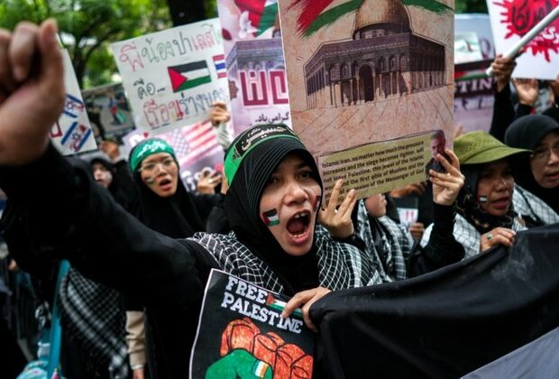 Hundreds of Muslims in Thailand Protest Israel&#039;s Bombing of Gaza