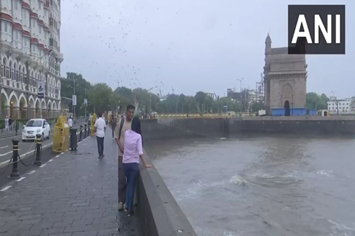 Maharashtra: Heavy rainfall lashes parts of Mumbai
