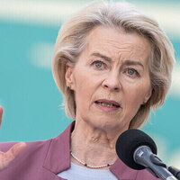 Von der Leyen under fire over double standards (PHOTOS/VIDEO)