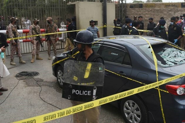 Six killed as gunmen attack Pakistani stock exchange, say police