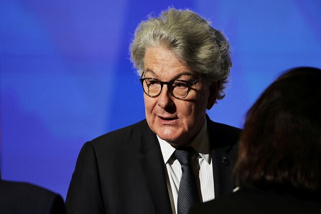 US imposes visa bans on ex-EU commissioner, four others; European Commission seeks clarification