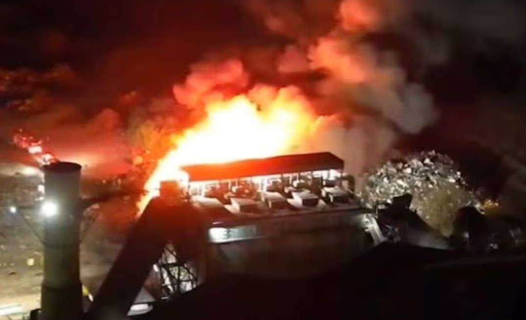 Incêndio em planta da Simec em Cariacica