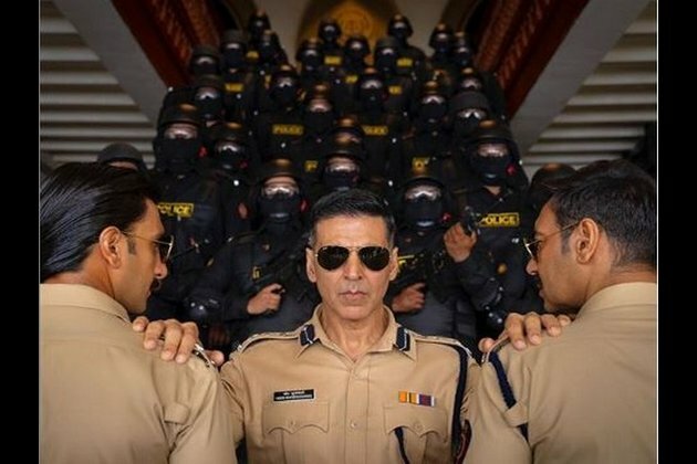 Akshay Kumar poses with 'desi avengers' from 'Sooryavanshi'