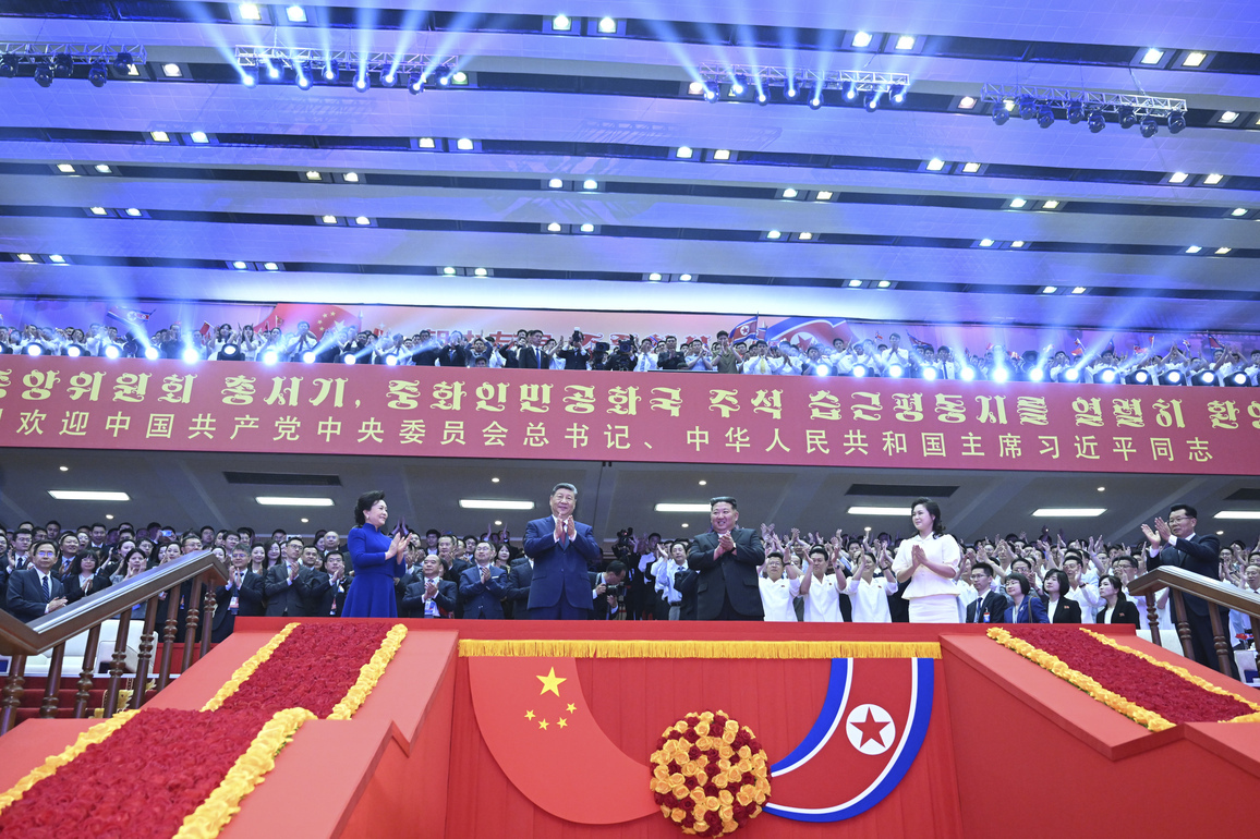 DPRK-PYONGYANG-CHINA-XI JINPING-PENG LIYUAN-ARTISTIC PERFORMANCE