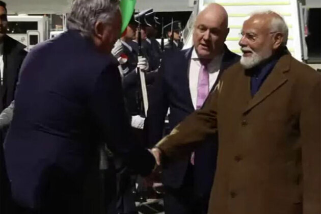 PM Modi lands in Auckland, greeted by PM Luxon