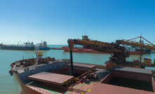 Embarque de minério de ferro da Anglo no Porto do Açu rio de janeiro ferroport