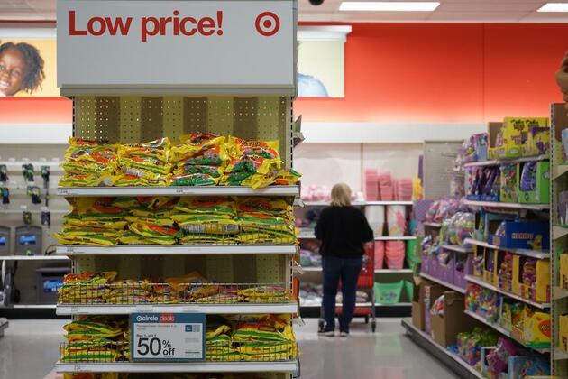 Economic Watch: U.S. retailers see 8,200 closures in 2025 amid tariffs, debt pressures