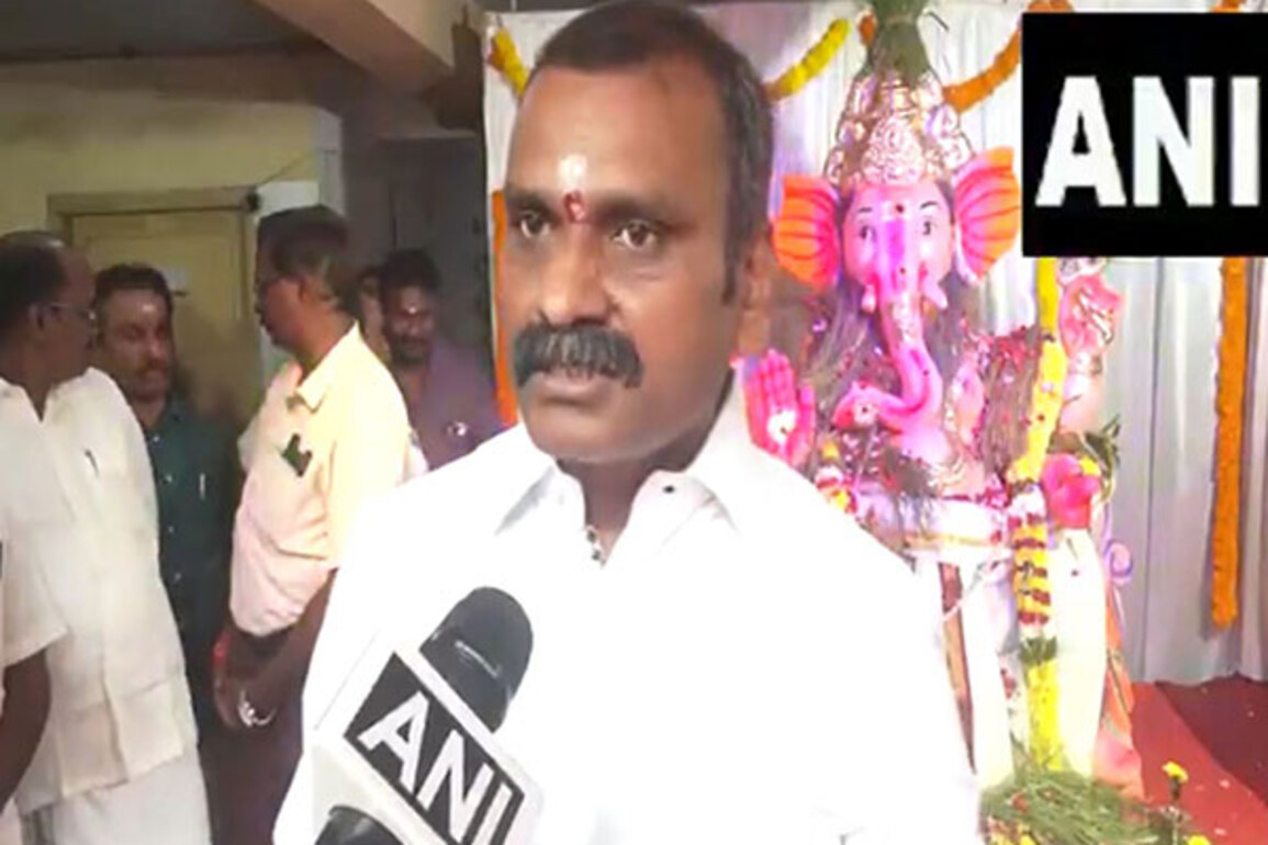 "I don't know which language he will speak in Bihar": L Murugan takes potshots at TN CM's participation in 'Voter Adhikar Yatra'