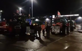 Farmers protest at Lidl distribution centres