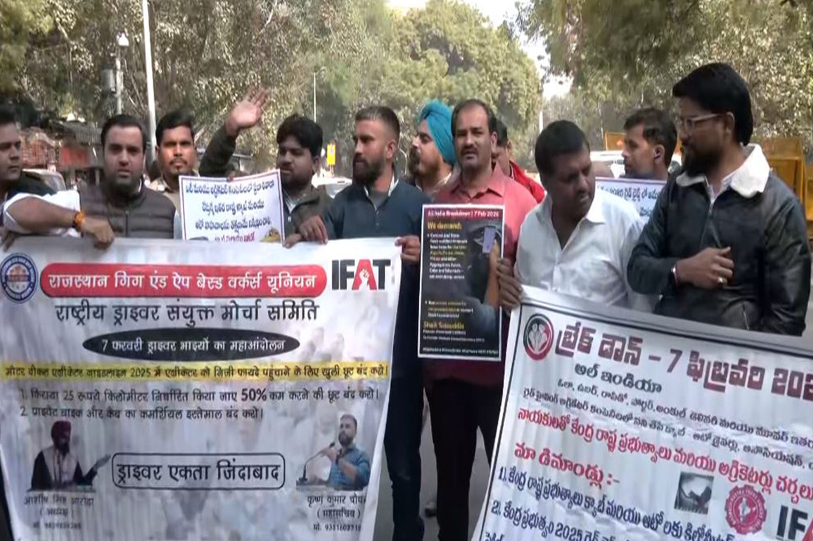 Delhi: App-based transport workers hold protest at Jantar Mantar, ask govt to fix minimum base fares