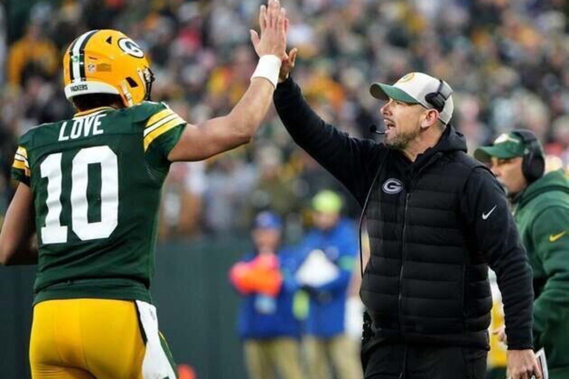Division leaders peaking as Packers, Broncos duel in Denver