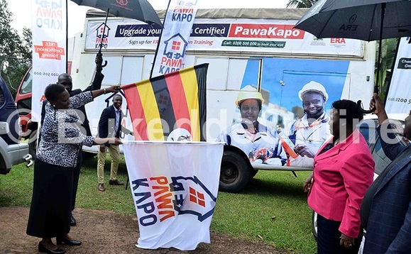 KU (kkono ) Minisita Ying . Irene Muloni ng'atongoza enkola ya Pawa Kapo ey'okutendeka bakamyufu ate ku (ddyo) Ying. Ziria Tibalwa Waako akulira ekitongole ekirung'amya enkozesa y'amasannyalaze KU (kkono ) Minisita Ying . Irene Muloni ng'atongoza enkola ya Pawa Kapo ey'okutendeka bakamyufu ate ku (ddyo) Ying. Ziria Tibalwa Waako akulira ekitongole ekirung'amya enkozesa y'amasannyalaze