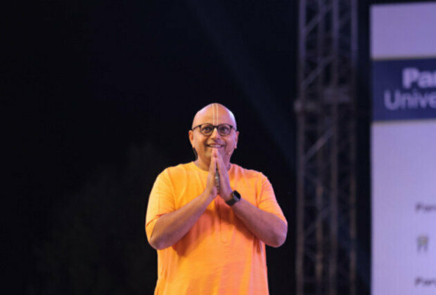 Parul University: At the I.I.M.U.N Vadodara Conclave Gaur Gopal Das shares his notes on mindfulness, inspiring over 15,000 students