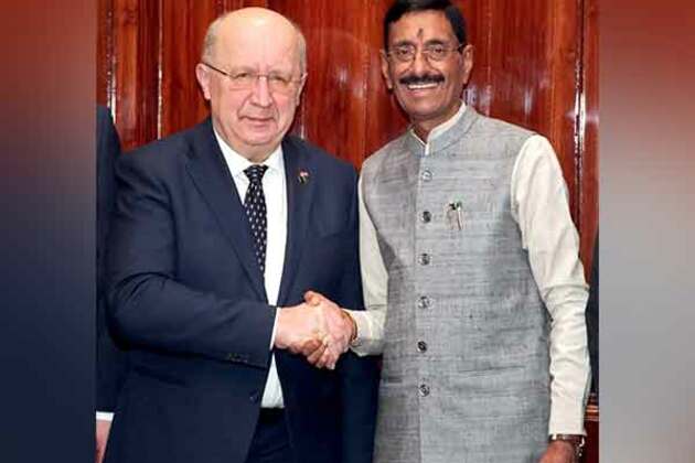 Raksha Rajya Mantri meets Commissioner for Defence & Space, European Commission