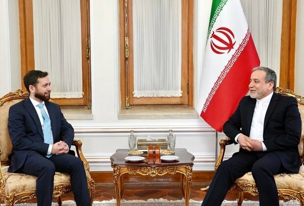 Iran-Armenia Ties Serve Caucasus Peace: Araqchi