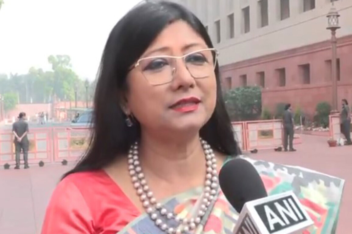 "Queues seen for LPG and petrol", claims JMM MP Mahua Maji, urges Centre to 'clarify foreign policy'