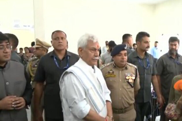J-K LG Manoj Sinha reviews Amarnath Yatra arrangements, visits pilgrims at Baltal base hospital