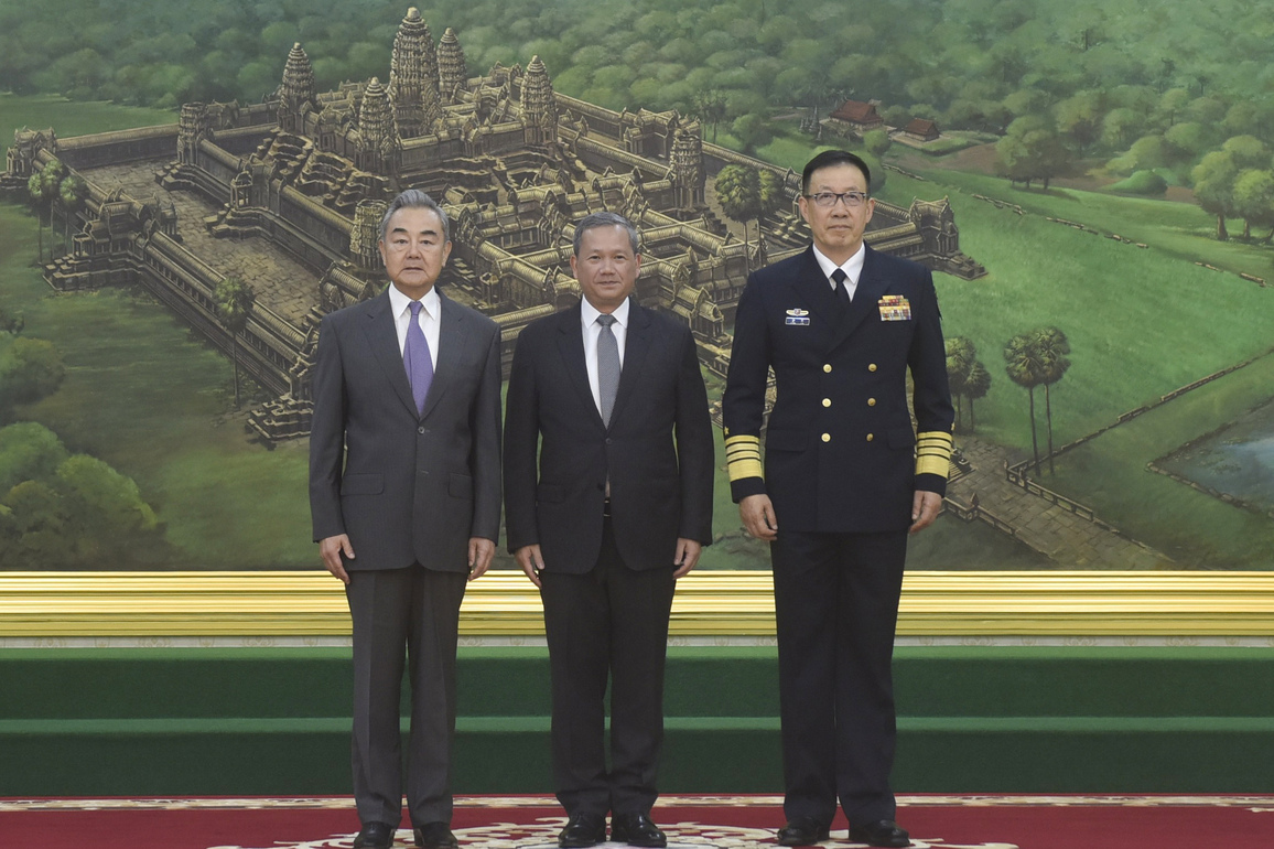 CAMBODIA-PHNOM PENH-PM-CHINESE FOREIGN MINISTER-DEFENSE MINISTER-MEETING